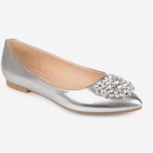 NIB: Journee Collection
Women's Renzo Jeweled Flats